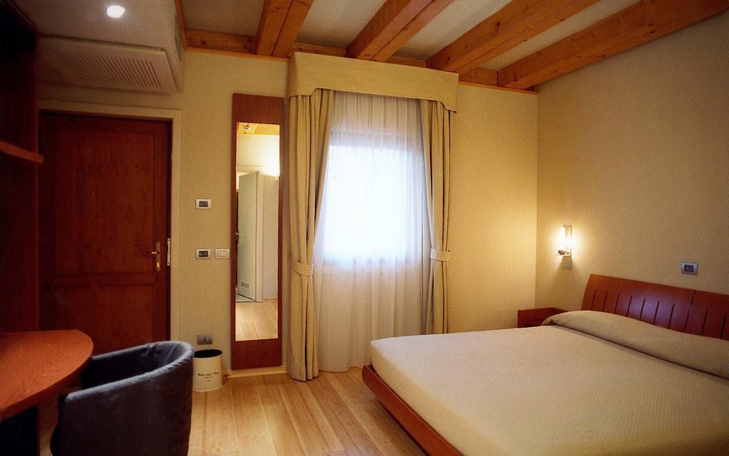 Hotel Della Torre 1850 Ponte San Marco Номер фото